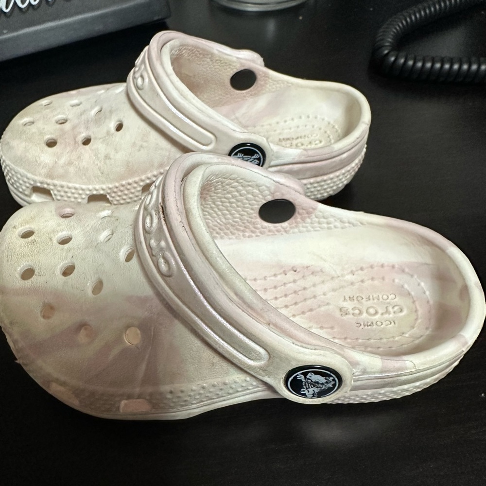 Pink swirl kid crocs